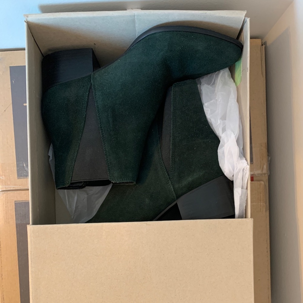 Urban Outfitters Hunter Green Suede Booties